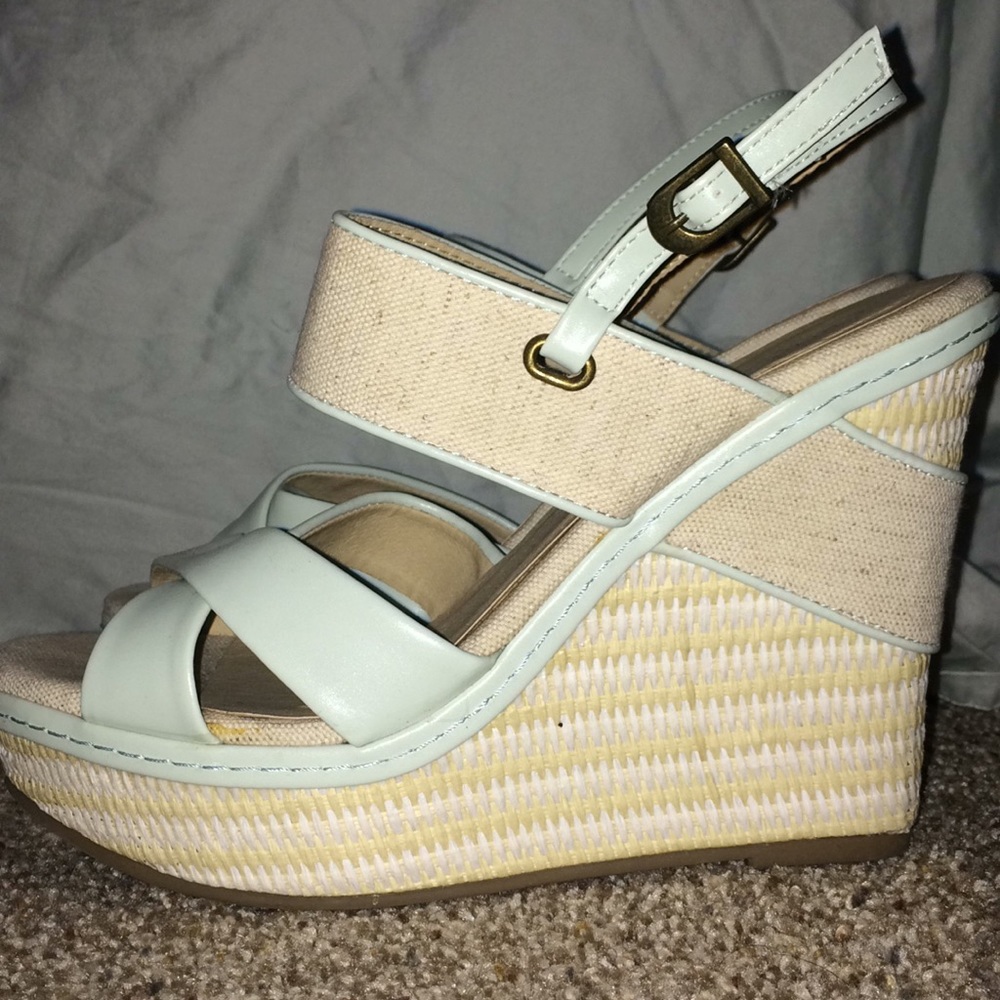 Pastel/ wicker wedges